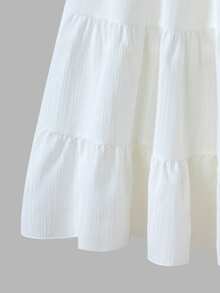 Sweetra 女生优雅之选：白色百褶梭织裙，独特的纹理，精致的细节，飘逸的荷叶边，展现甜美优雅，非常适合外出