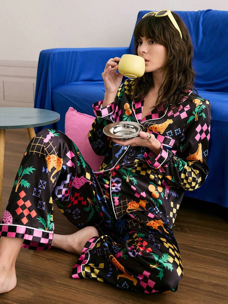 Chillnights 女士休闲撞色豹纹棕榈树格纹印花缎面翻领纽扣宽松黑色睡衣套装，冬季服装 - 黑色 - 查看 1