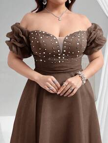 Coutiva 优雅落肩格纹水钻深V领泡泡褶短袖摆裙礼服，适合生日派对、毕业典礼、晚宴等场合。 - 棕色 - 查看 6