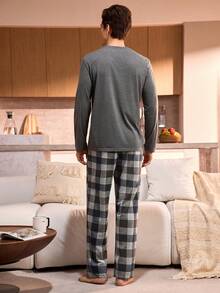 Manfinity Underwear&Sleepwear Basics 男士纯色圆领长袖上衣和格子裤睡衣套装，秋冬服装 - 深灰色 - 查看 2