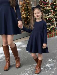 Emery Rose Kids Emery Rose Kids Váy dài tay trang trí nút màu xanh navy tối giản dễ thương cho bé gái, váy thu đông cho bé màu xanh navy cho bé mùa đông - Màu xanh lam - Xem 11