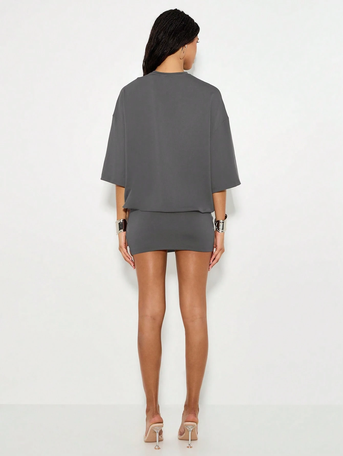 KIZN Robe t-shirt oversize avec ceinture cloutée