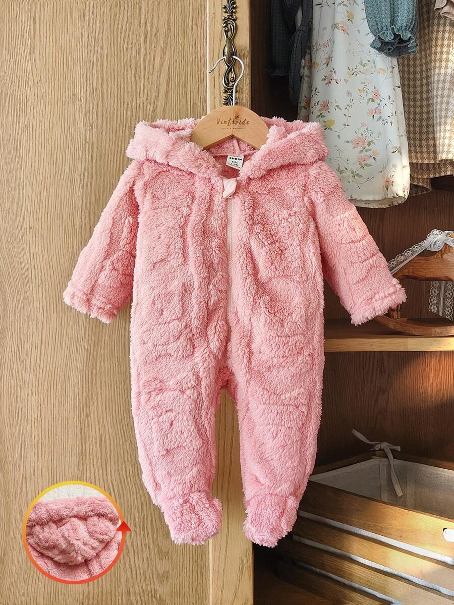 SHEIN Vintaside Kids 新生儿简约时尚可爱波尔卡圆点长袖连帽羊毛连体睡衣 - 杏色 - 查看 1