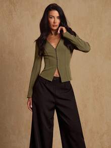 SHEIN PETITE 娇小优雅简约军绿色衬衫领开襟纽扣长袖外套，适合春秋季穿着，女士西装外套，绿色西装外套，橄榄绿上衣，圣诞节、新年、毕业典礼等场合，优雅大方。 - 軍綠色 - 查看 3