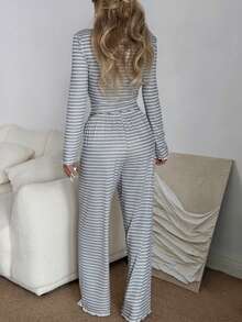 SHEIN 女士休闲蕾丝拼接V领条纹印花长袖上衣和裤子睡衣套装，冬季服装 - 淺灰色 - 查看 2