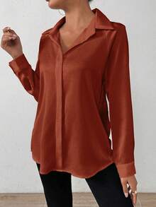 SHEIN PETITE Camisa de satén sólido simple para mujer, bajo asimétrico, rojo, formal y elegante - Color caoba - Ver 6