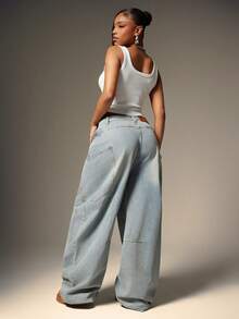 Denimoi Celana Jeans Denim Longgar Model Barrel dengan Potongan Lebar dan Kantong Belakang Besar - Light Wash - View 6