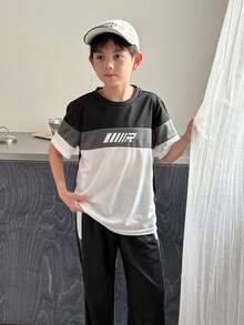 SHEIN Bộ đồ thể thao thường ngày cho bé trai tuổi mới lớn, gồm áo phông cổ tròn mềm mại tay ngắn màu tương phản và quần cạp chun, đa năng, thích hợp cho mùa thu, xuân, hạ, mặc hàng ngày, hoạt động ngoài trời, đi học, phong cách đường phố, tiệc tùng và giải trí - màu đen - Xem 4