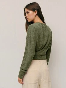 Nöista Fitted Cropped Knit Cardigan That Defines The Waist, Offering A Warm And Versatile Layer For Women's Spring Break Outfits Outfits; Pairs Effortlessly With High-Waisted Jeans Or Skirts For A Chic Retro Or Urban Look, Perfect For Polished Everyday Styling, Festive Birthday Outfits For Women Clothes Outfits And Refined Valentine's Day.