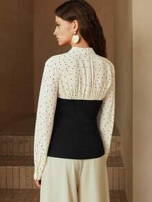 Arave 女士修身褶皱胸部金属纽扣拼接设计休闲通勤上衣 - 黑與白 - 查看 6