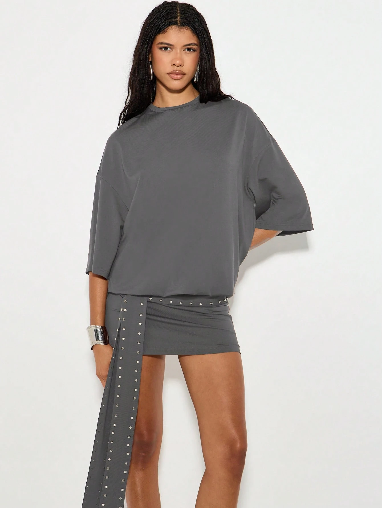 KIZN Robe t-shirt oversize avec ceinture cloutée