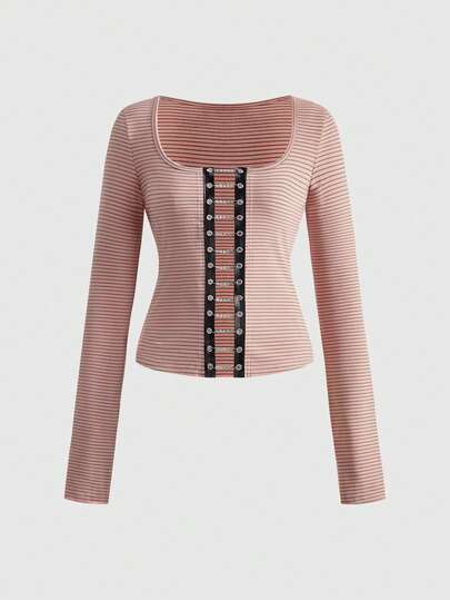 Grunge Punk ملابس علوية ضيقة بياقة طاقم مفرغة من الأمام، مصنوعة من قماش البولي يوريثان المرقع بخطوط سوداء ورمادية، مع سلسلة معدنية