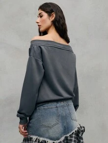 TypaGal Áo thun đen thời trang có khóa kéo, cổ trễ vai và họa tiết in cổ điển. Sự kết hợp giữa phong cách đường phố và sang trọng, lý tưởng cho phong cách layering hoặc phong cách thường ngày. - màu đen - Xem 4