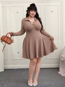 SHEIN EZwear 大码V领百褶连衣裙，纯色天鹅绒面料，修身腰部设计，适合秋冬季 - 駝色 - 查看 8