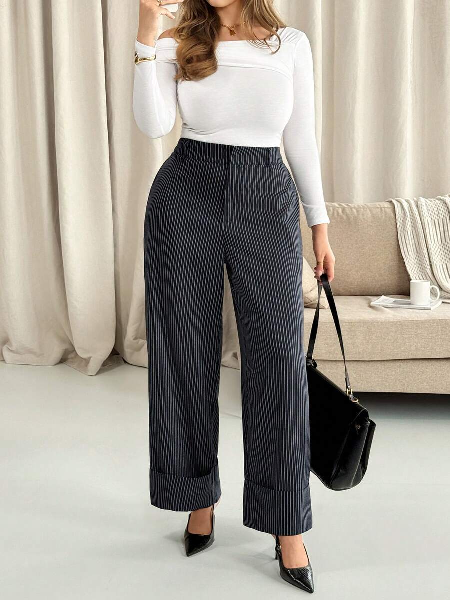 Vionelle Calça Pantalona Elegante Listrada em Preto e Branco com Decoração de Barra Dobrada para Mulheres Plus Size - Preto e Branco - Visão 1