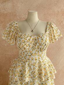 Soleia Váy maxi xếp lớp hở lưng họa tiết hoa nhỏ xinh xắn dành cho nữ cỡ lớn, đi nghỉ - Màu vàng - Xem 5