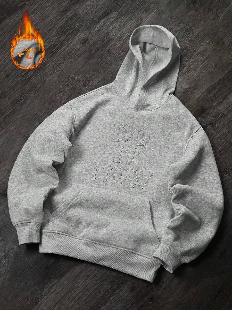 Manfinity Hypemode Sudadera con capucha casual de manga larga con bolsillo, diseño de parche bordado con eslogan, forro térmico gris para hombre en otoño/invierno