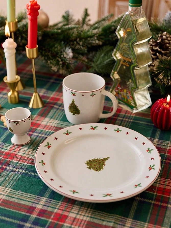 Cirelle 1SET Christmas Tree Plates, Ceramic Holiday Dinnerware Set Includes Dinner Plate, Egg Holder & Mug With Red Trim, For Indoor/Outdoor Christmas Party, Camping, Picnic