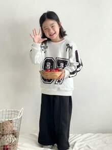 SHEIN Set de 2 piezas de sudadera de manga larga con gráfico de California 23 y pantalones de felpa informal para niñas, otoño/invierno