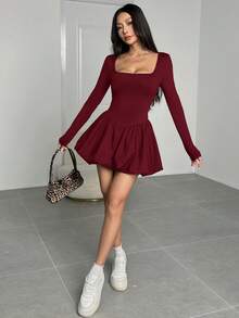 SHEIN EZwear 女士方领荷叶边腰身优雅迷你碎花连衣裙，适合约会和派对穿着 - 酒紅色 - 查看 5