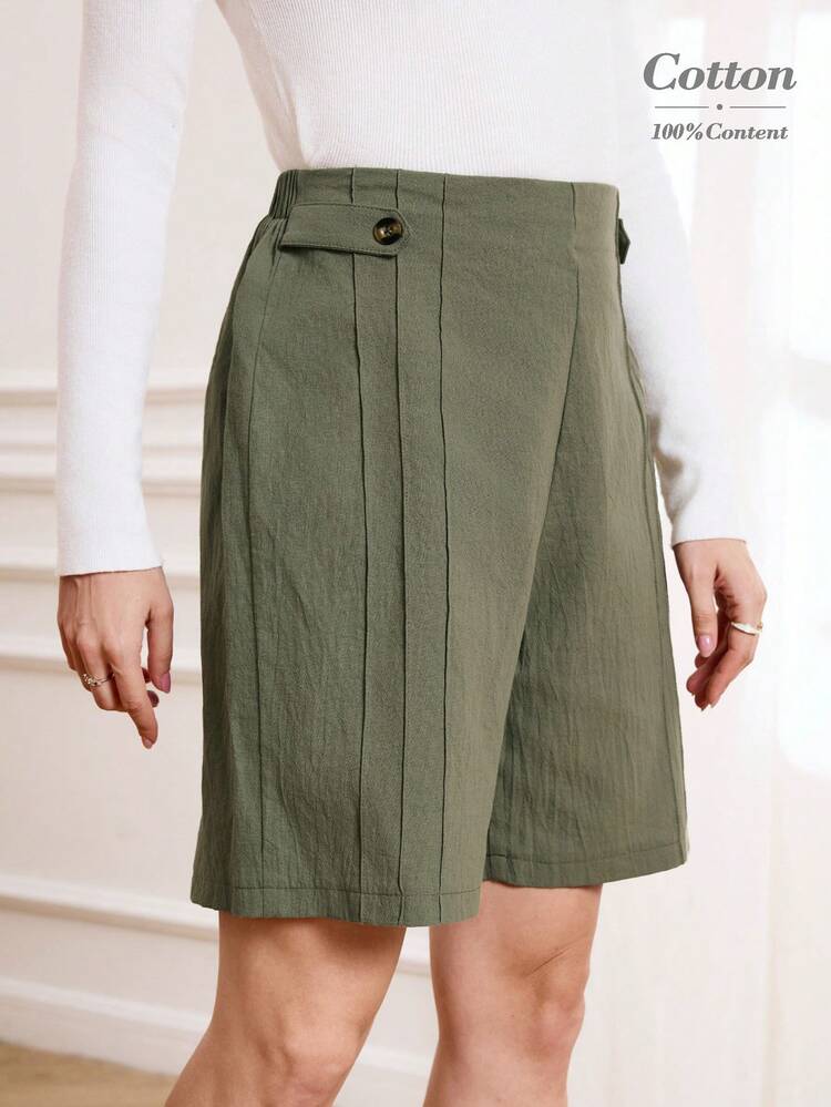 These Elegant Women's Shorts Come In A Low-Saturation Military Green, Their Soft Texture Perfectly Complementing The Relaxed Atmosphere Of The New Year. The Floral Pattern Features A Solid-Color Pleated Texture, Exuding A Clean And Sophisticated Design Within Its Simplicity. The High-Waisted, Wide-Leg Design Is Accented With Gold Button Details For A Touch Of Refinement, And The Cotton-Like Fabric Is Comfortable And Skin-Friendly. Suitable For Spring And Autumn (With Long Socks) Or Early Summer, These Shorts Can Be Paired With A White Top For A Refreshing Look During The New Year, Or Layered With A Cardigan For Added Depth. They Are Also Suitable For Everyday Outings And Casual Gatherings, Offering A Relaxed Fit For A Casual Feel While Showcasing Understated Style With Their High-Quality Fabric. They Are A Versatile Piece In Your New Year's Wardrobe That Combines Comfort And Style.