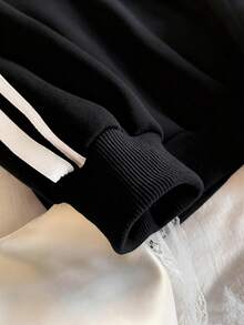 两件套女童休闲简约连帽卫衣套装，带领，正面刺绣，袖子和裤子侧边有条纹，适合上学、旅行、散步，可搭配外套、背心。 - 黑色 - 查看 3