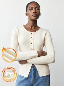 Maija Áo cardigan dệt kim dài tay cổ tròn màu trơn dành cho nữ, kiểu dáng tối giản và thanh lịch, thoải mái, phù hợp cho mọi mùa. Thiết kế màu trắng tươi tắn và đa năng, phù hợp cho trang phục thường ngày hoặc đi làm, tôn lên vẻ đẹp nữ tính tự nhiên và duyên dáng, một món đồ thời trang không thể thiếu trong tủ quần áo. - Màu be - Xem 1