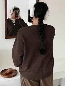 Dazy Plus 时尚休闲二合一撞色纽扣装饰宽松套头毛衣，女款大码，秋冬款