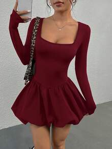 SHEIN EZwear 女士方领荷叶边腰身优雅迷你碎花连衣裙，适合约会和派对穿着 - 酒紅色 - 查看 3