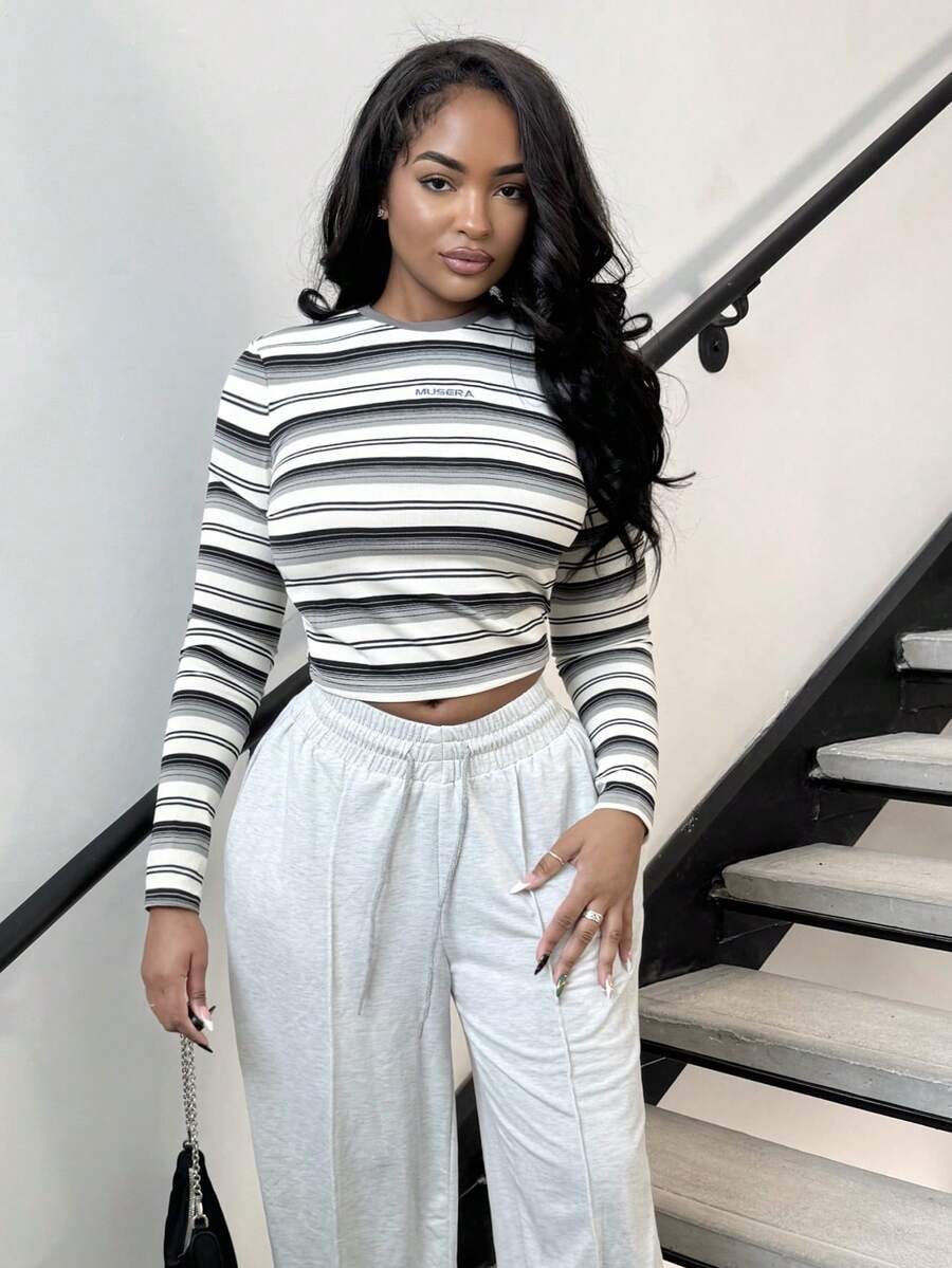 Alexandranx 刺绣“Musera”长袖条纹上衣仅限可爱休闲套装秋季秋季假期优雅冬季圣诞节机场返校办公室集体秋季 - 彩色 - 查看 1