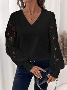 SHEIN Clasi 秋冬季优雅女士白色V领长袖拼接镂空蕾丝袖镂空衬衫 - 黑色 - 查看 5