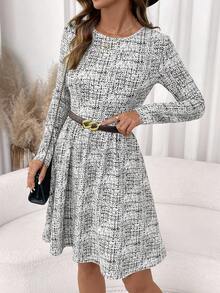 SHEIN Clasi 女士圆领收腰纹理格纹印花长袖修身弹力卡其色优雅休闲通勤迷你连衣裙 - 黑與白 - 查看 7