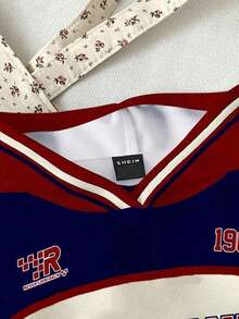 SHEIN Happikins 女童休闲复古字母数字徽章图案连帽卫衣，运动学院风，宽松舒适日常针织长袖卫衣，适合秋冬季节穿着，尺码 11 12 - 彩色 - 查看 2