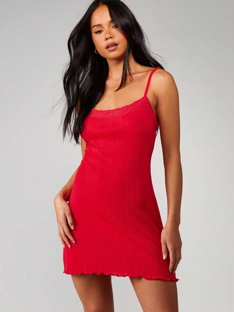 MISSGUIDED Nuisette à bretelles fines et bordées de dentelle