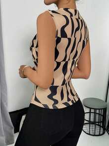 VaVaBold Top casual ajustado con plisados y estampado geométrico para mujer - Caqui - Ver 2