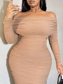 SHEIN PETITE CURVE Vestido elegante de manga larga, ajustado y con hombros descubiertos con pliegues de unicolor para mujer de talla grande - Albaricoque - Ver 4