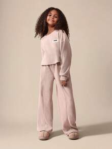 SUMWON Conjunto coordinado de sudadera con capucha con parche y pantalones de pierna ancha para niñas preadolescentes, atuendo casual - Albaricoque - Ver 1