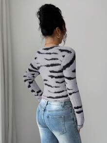 SHEIN Elenzya Women's V-Neck Zebra Jacquard Fitted Sweater - Light Grey - View 2