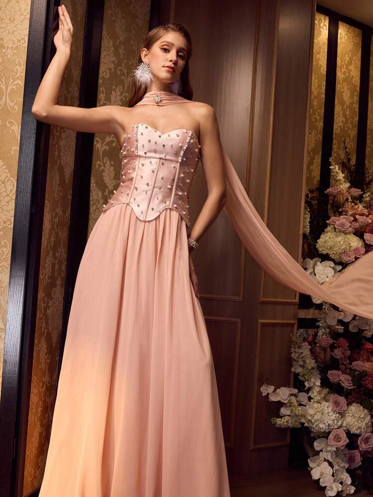 MOTF Soiréza ROBE DE SOIRÉE LONGUE SANS BRETELLES AVEC CAP DÉTACHABLE EXTRA-LONGUE POUR FEMMES, ORNÉE DE PERLES SCINTILLANTES ET DE DIAMANTS, PANNEAUX EN SATIN-MOUSSELINE, DESIGN STRUCTUREL UNIQUE, FERMETURE PAR LIEN DANS LE DOS ET SILHOUETTE AJUSTÉE POUR LES MARIAGES, LES GALAS ET LES SOIRÉES FORMELLES