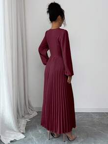 Rafferiza 新款优雅泡泡袖V领纯色褶裥修身女式连衣裙，秋冬款 - 酒紅色 - 查看 2