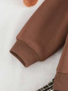 Cozy Pixies Vestido de manga larga con cuello redondo, suave y de punto, con estampado de oso de dibujos animados para bebé niña - Marrón - Ver 3