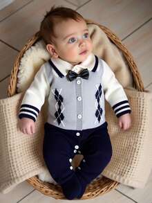 SHEIN Macacão Casual de Moda Infantil Masculina, Padrão de Diamante Fofo Branco, Cinza, Azul Marinho Listrado em Tricô, Macio e Confortável, Adequado para Uso Diário, Passeios, Viagens, Férias, Casa, Creche, Brincadeiras de Crianças, Natal, Volta às Aulas, Festas