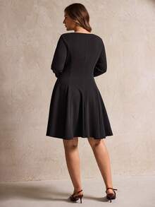 Elegantrix Gaun Mini Kasual Model A-Line dengan Bahu Terbuka dan Hem Bergelombang Ukuran Plus, Musim Gugur/Dingin - Hitam - View 2