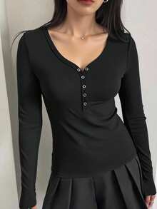 SHEIN Tween Girls Tight-Fitting, Fashionable Basic Button-Detailed Long Sleeve Casual T-Shirt, Back To School, Simple Tee, Elastic & Soft Ribbed Fabric, Black Cute Black Tops Long Sleeve Tops Black Shirt Black Long Sleeve Top Tight Shirts For Girls - Black - View 8