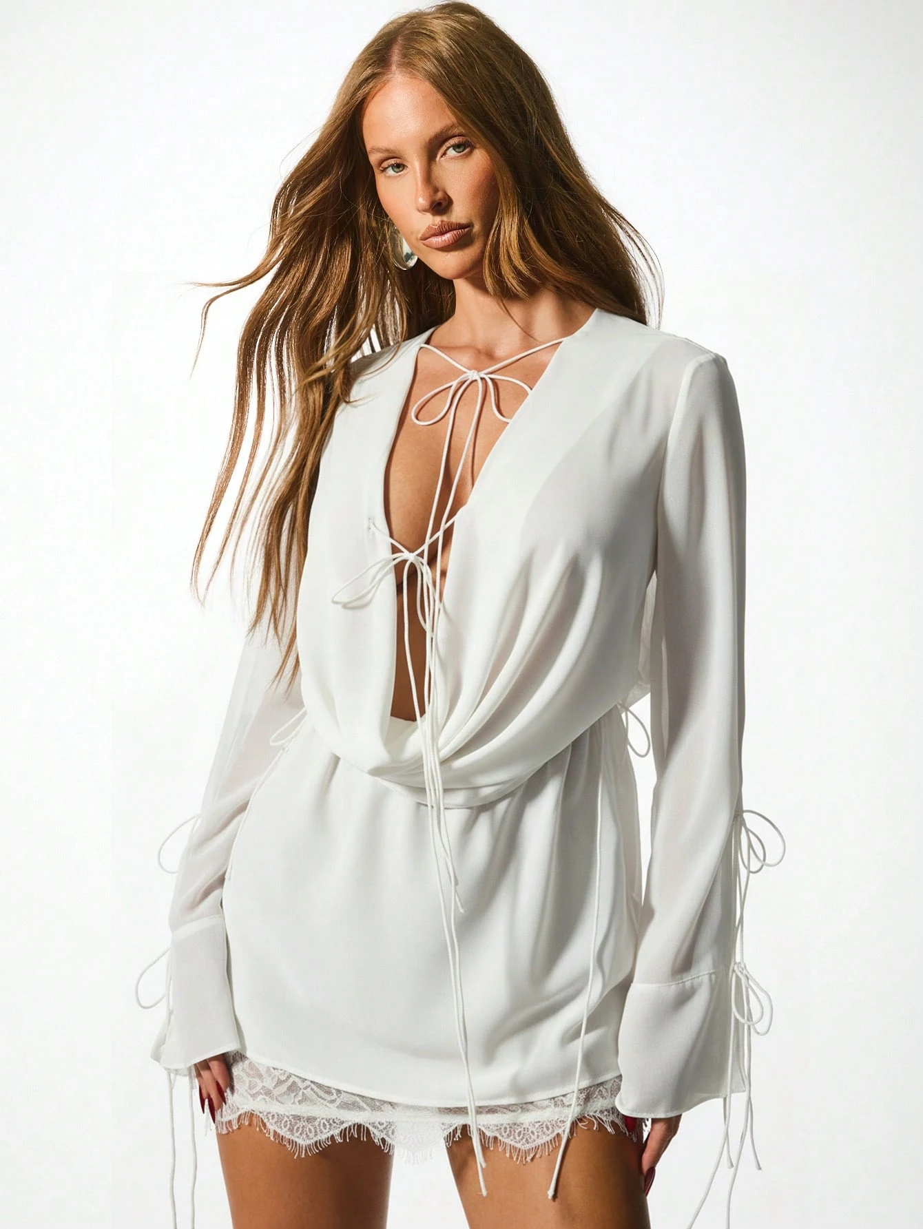 KIZN Mini abito in chiffon e pizzo con scollo a cappuccio