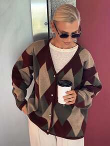 Áo len cardigan dáng rộng cổ chữ V họa tiết kim cương cho nữ - màu nâu - Xem 7