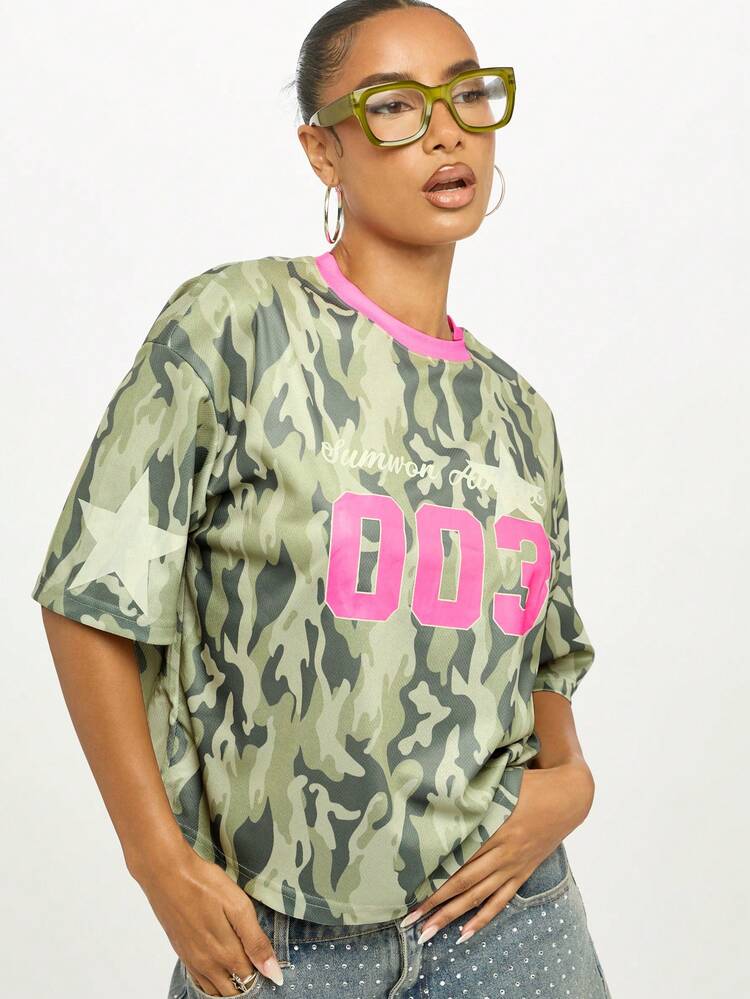 SUMWON WOMEN Camo Print Contrast Pink Collar Graphic Tee