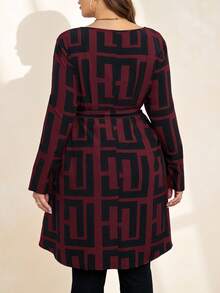 SHEIN Clasi 大码休闲通勤通勤衬衫，正面短款，背面长款，秋季款，印花图案 - 酒紅色 - 查看 2