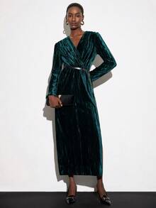 Aveloria Modichic Elegante vestido ajustado de terciopelo con pliegues, cuello en V, cintura ceñida y abertura lateral - Verde Oscuro - Ver 3