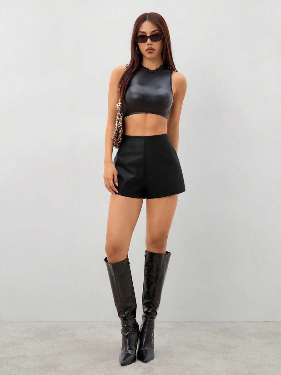 SHEIN PETITE 女士复古酒红色性感皮革PU迷你短裤，适合派对、万圣节、圣诞节、感恩节等各种场合，性感魅惑的职场穿搭。 - 黑色 - 查看 1